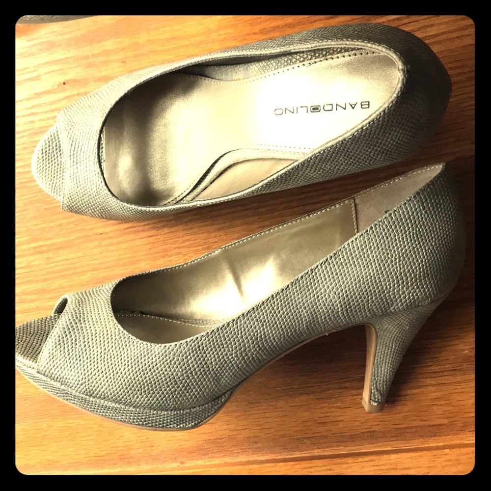 Bandolino Campagne Peep Toe Heels